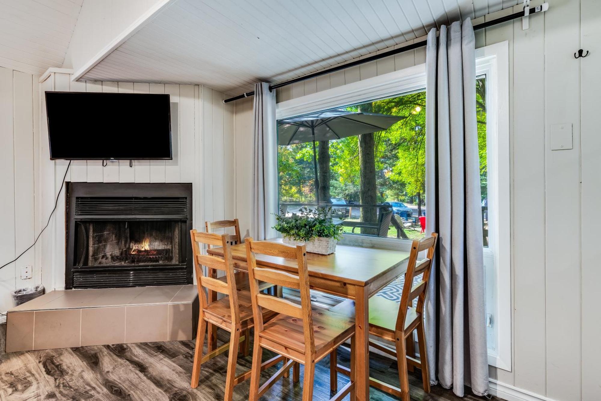 Muskoka Waterfront Retreat Villa Dwight Exterior photo