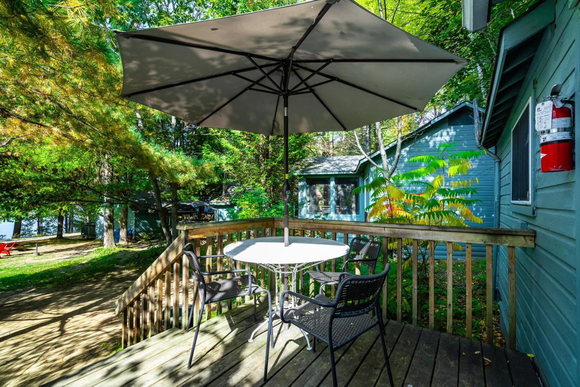Muskoka Waterfront Retreat Villa Dwight Exterior photo